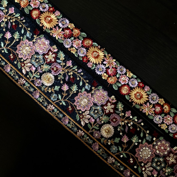 インド刺繍リボンセット シルク100% 絹 着物帯 リメイク 髪飾り 和柄 和風 ブラック 黒 ボヘミアン 花刺繍レトロ 1枚目の画像