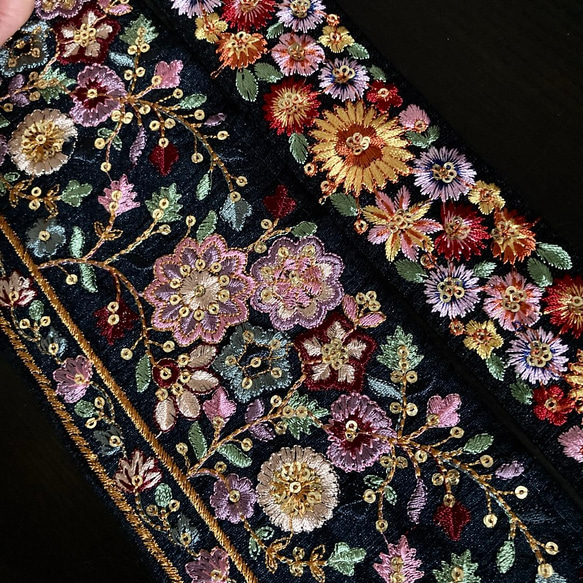 インド刺繍リボンセット シルク100% 絹 着物帯 リメイク 髪飾り 和柄 和風 ブラック 黒 ボヘミアン 花刺繍レトロ 5枚目の画像