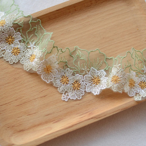 刺繍レース 白 黄色 花 チュールレース 手芸 アンティーク 北欧 刺繍リボン アジアン ボタニカル パーツ 手芸 素材 3枚目の画像