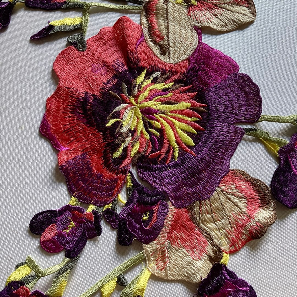 刺繍ワッペン 特大 アップリケ 花 紫色 結婚式 ドレス ワンピース アジアン エスニック 刺繍レース 素材 パーツ 5枚目の画像