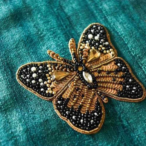 インド刺繍リボン ワッペン ブローチ アップリケ 蝶 ビーズ 手刺繍