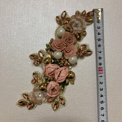 インド刺繍リボン 結婚式 3D立体 薔薇 花 刺繍レース ブローチ アクセサリー アンティーク ワッペン ドレス 北欧 7枚目の画像