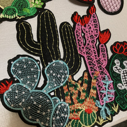 アイロンワッペン 刺繍 アップリケ サボテン 多肉植物 エスニック 素材 パーツ 在庫 洋裁 レトロ アジアン 手芸 8枚目の画像