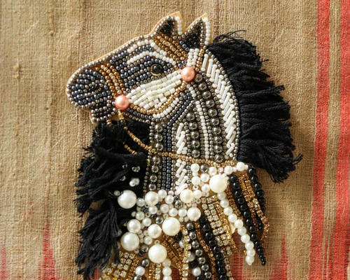 La mienne ブローチ（ビーズ刺繍　馬） 0_0f9992cfb7f81ad08c8ee6fd1dd1