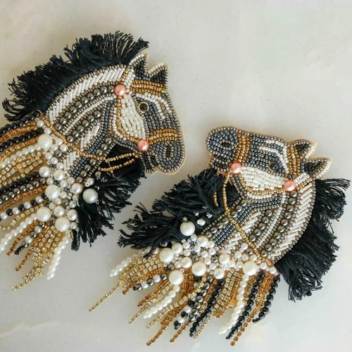 インド刺繍リボン 手刺繍 ワッペン ブローチ エンブレム しまうま 馬