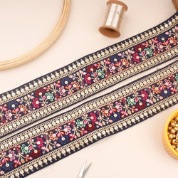 インド刺繍リボン ネイビー 紺色 シルク100% 花 金 刺繍布 北欧 アジアン チロリアンテープ 刺繍布 アンティーク 1枚目の画像