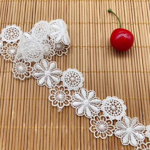 白 刺繍レース 花モチーフ フラワー ハンドメイド 北欧 結婚式 入学式