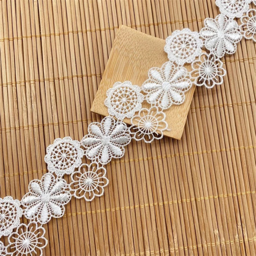 白 刺繍レース 花モチーフ フラワー ハンドメイド 北欧 結婚式