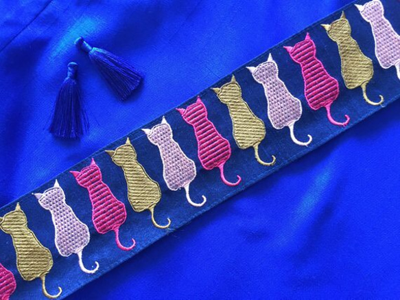 インド刺繍リボン 猫 ネコ チロリアンテープ 幅広 花 北欧 レトロ ヴィンテージ アンティーク エスニック 青 動物 4枚目の画像