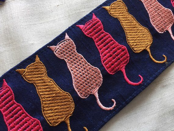 インド刺繍リボン 猫 ネコ チロリアンテープ 幅広 花 北欧 レトロ ヴィンテージ アンティーク エスニック 青 動物 5枚目の画像