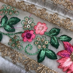 インド刺繍 リボン 幅広 花刺繍 手芸テープ ハンドメイド アンティークレース花 4枚目の画像