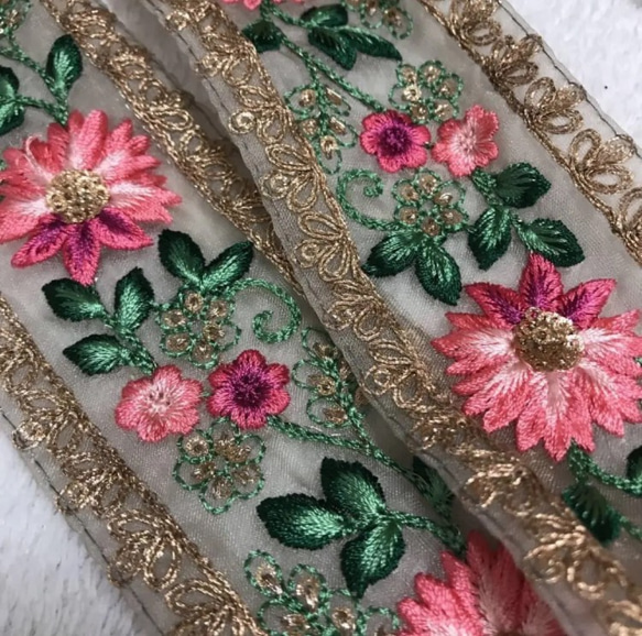 インド刺繍 リボン 幅広 花刺繍 手芸テープ ハンドメイド アンティークレース花 6枚目の画像