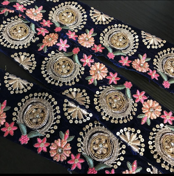 ベルベット インド刺繍リボン 幅広テープ 布 アンティーク エスニックビーズ 1枚目の画像