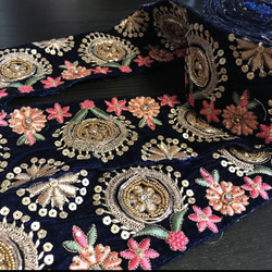 ベルベット インド刺繍リボン 幅広テープ 布 アンティーク エスニックビーズ 2枚目の画像