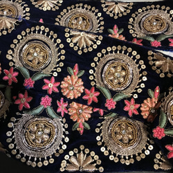 ベルベット インド刺繍リボン 幅広テープ 布 アンティーク エスニックビーズ 9枚目の画像