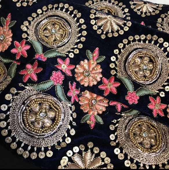 ベルベット インド刺繍リボン 幅広テープ 布 アンティーク エスニックビーズ 10枚目の画像