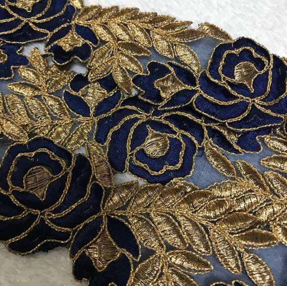 インド刺繍リボン 薔薇 紺色 青 ゴールド ヴィンテージ 立体 3D ブレード金 3枚目の画像