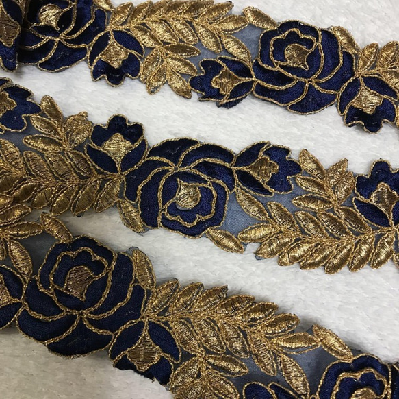 インド刺繍リボン 薔薇 紺色 青 ゴールド ヴィンテージ 立体 3D ブレード金 8枚目の画像