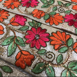 インド 刺繍リボン 花 金 オレンジ ピンク ヴィンテージ チロリアンテープ 7枚目の画像