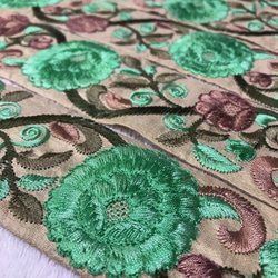 インド 刺繍リボン 花 エメラルドグリーン ヴィンテージ アンティーク チロリアンテープ ボタニカル エスニック 緑 1枚目の画像