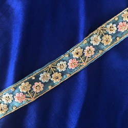 インド刺繍リボン ヴィンテージ アンティーク 花 スパンコール レース チロリアンテープ 装飾テープ エスニック 水色 5枚目の画像