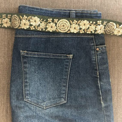 インド刺繍リボン アンティークレース 花 エスニック ヴィンテージ 北欧 装飾 チロリアンテープ 深緑 金色 ゴールド 3枚目の画像