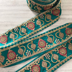 インド刺繍リボン エキゾチック アジアン エスニック 緑 チロリアンテープ シルク100% 金 ゴールド アラジン 北欧 1枚目の画像