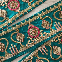 インド刺繍リボン エキゾチック アジアン エスニック 緑 チロリアンテープ シルク100% 金 ゴールド アラジン 北欧 3枚目の画像