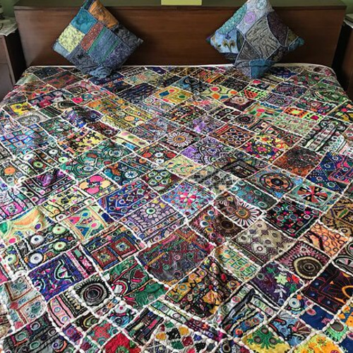 カッチ刺繍　赤① ミラーワーク　インド　手仕事　希少 30％OFF】インドドア刺繍ミラー M42-2095｜KANKAN ONLINE SHOP