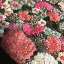 インド刺繍リボン アンティークレース チロリアンテープ ハンドメイド ボタニカル 花刺繍 花束 ピンクゴールド シルバー 3枚目の画像