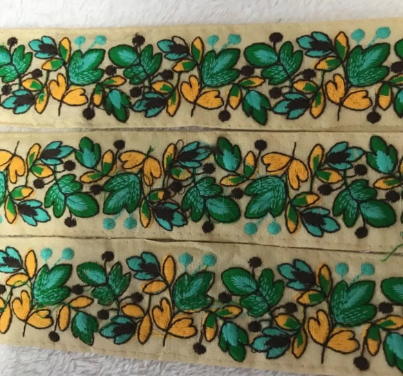 インド 刺繍リボン 葉っぱ 植物 ベージュ ハンドメイド 幅広チロリアンテープ エスニック アジアン ボタニカル 緑 9枚目の画像