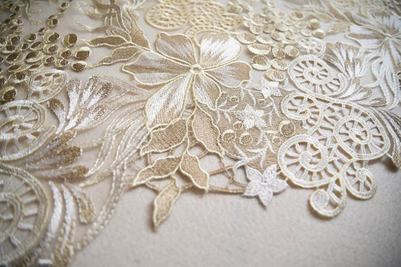 刺繍チュール 白レース 花刺繍 アンティーク ヴィンテージ 結婚式 ワンピース 生地 布 衣装 ウェディングドレス 金 4枚目の画像