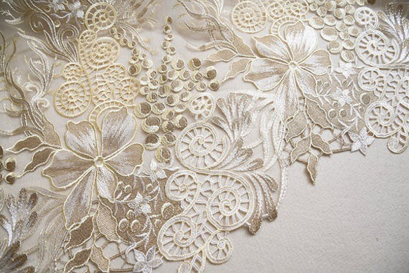 刺繍チュール 白レース 花刺繍 アンティーク ヴィンテージ 結婚式 ワンピース 生地 布 衣装 ウェディングドレス 金 5枚目の画像