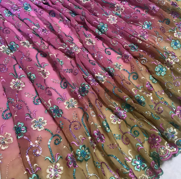 インド 刺繍 ドゥパタ 布チュール 衣装 サリー 花刺繍 はぎれ スカート ショール カーテン レース ドレス スカーフ 1枚目の画像