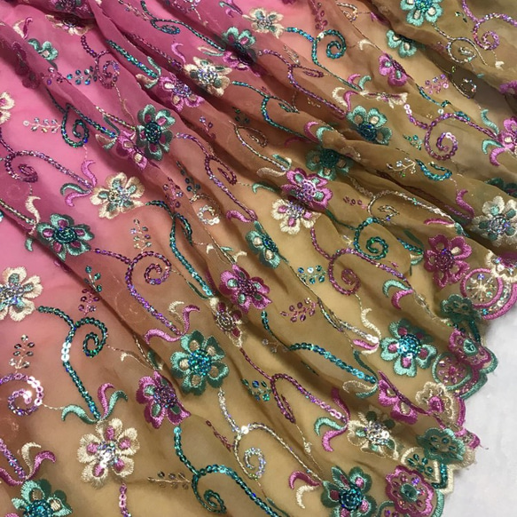 インド 刺繍 ドゥパタ 布チュール 衣装 サリー 花刺繍 はぎれ スカート ショール カーテン レース ドレス スカーフ 3枚目の画像