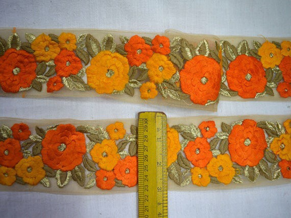 インド刺繍 リボン 幅広 花刺繍 レトロ ヴィンテージ ボタニカル アンティークレース チロリアンテープ オレンジ 黄色 2枚目の画像
