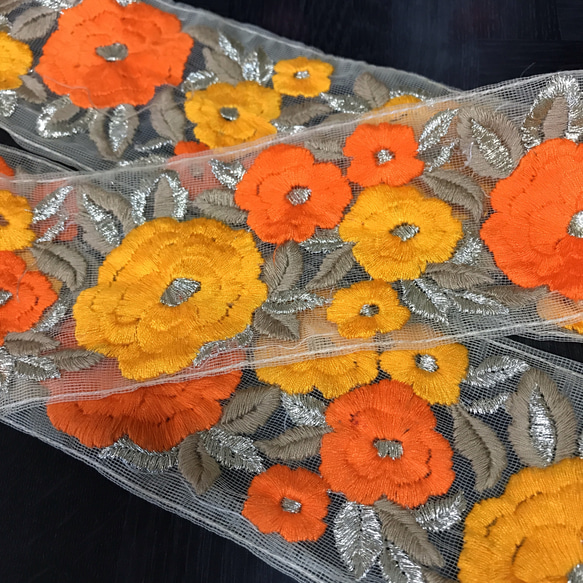 インド刺繍 リボン 幅広 花刺繍 レトロ ヴィンテージ ボタニカル アンティークレース チロリアンテープ オレンジ 黄色 4枚目の画像