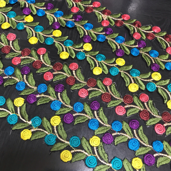 インド刺繍リボン 花 植物 立体 チロリアンテープ ブレード 赤 黄色 青 紫 エスニック アジアン レトロ 北欧 丸 4枚目の画像
