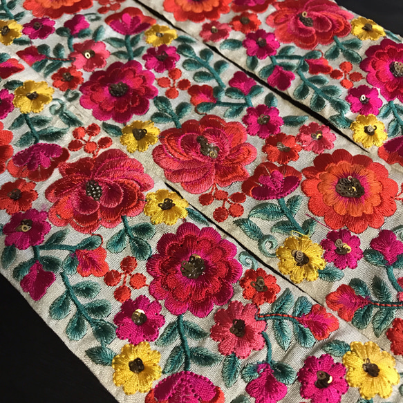 インド刺繍リボン シルク100% 花 ハンドメイド ヴィンテージ アンティークチロリアンテープ 幅広 手芸 メキシコ刺繍 3枚目の画像