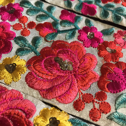 インド刺繍リボン シルク100% 花 ハンドメイド ヴィンテージ アンティークチロリアンテープ 幅広 手芸 メキシコ刺繍 6枚目の画像