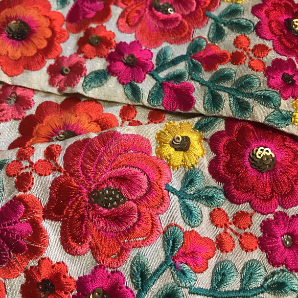 インド刺繍リボン シルク100% 花 ハンドメイド ヴィンテージ アンティークチロリアンテープ 幅広 手芸 メキシコ刺繍 9枚目の画像