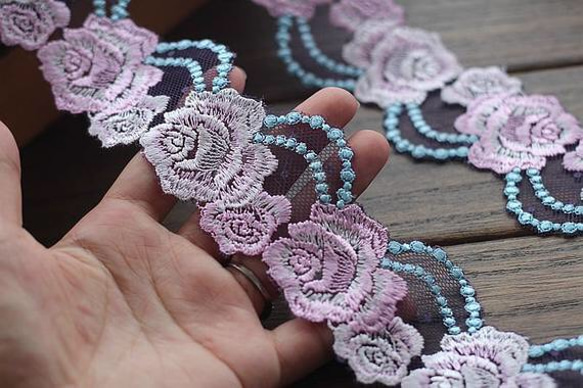 薔薇レース ピンク 水色 スカラップ 刺繍リボン 花 ヴィンテージ アンティーク花 ハンドメイド 北欧 手芸 フランス 3枚目の画像