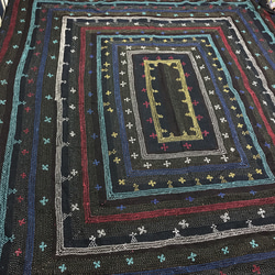 カンタ刺繍 刺し子 布 敷物 ラグ ベッドカバー ラリーキルト インド 黒