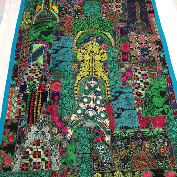 パッチワーク 壁飾り アンティーク 手作り 敷物 ラグ 花刺繍