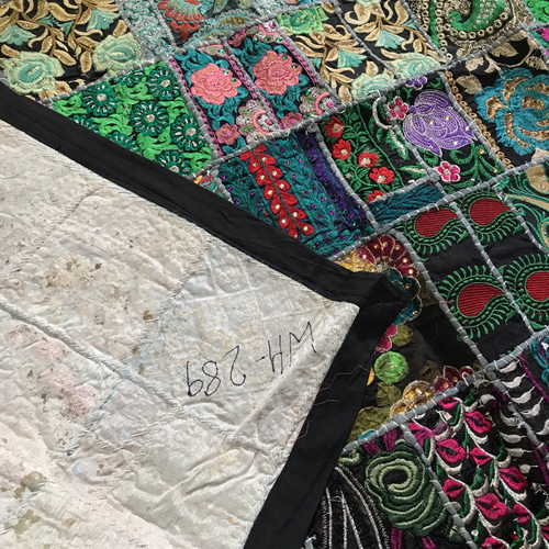 ☆新品☆インドハンドメイド刺繍タペストリーラグ☆ビンテージ