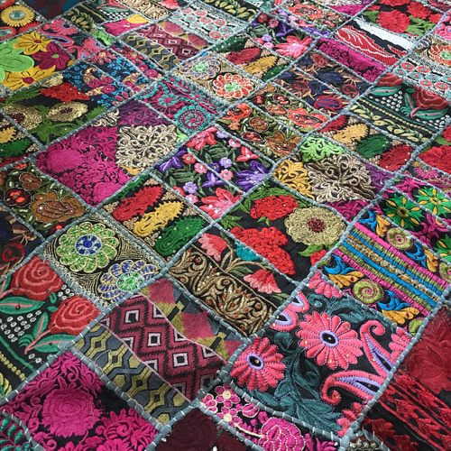 鮮やかで眩しいヴィンテージラリーキルト　パッチワーク　刺し子　刺繍布　エスニック 鮮やかで眩しいヴィンテージラリーキルト パッチワーク 刺し子