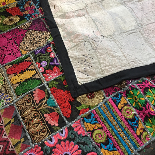 インド刺繍リボン 布 パッチワーク敷物 ラグ ヴィンテージ インド刺繍リボン 布 パッチワーク敷物 ラグ ヴィンテージ