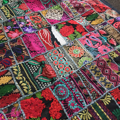 インド刺繍リボン 布 パッチワーク敷物 ラグ ヴィンテージ インド刺繍リボン 布 パッチワーク敷物 ラグ ヴィンテージ