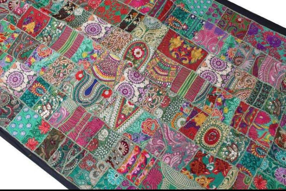 インド　刺繍パッチワーク　タペストリー　敷物 刺繍パッチワーク タペストリー 敷物 No.4 - インドの布と