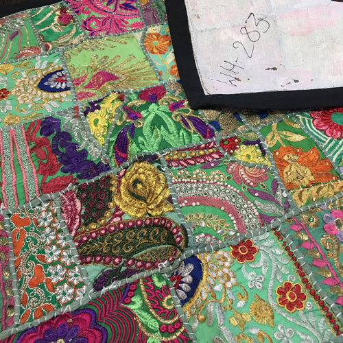 インド刺繍リボン パッチワーク 生地 はぎれ 布 キルト 花